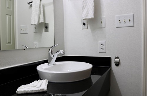 El Dorado Hotel | Heritage Inn & Suites