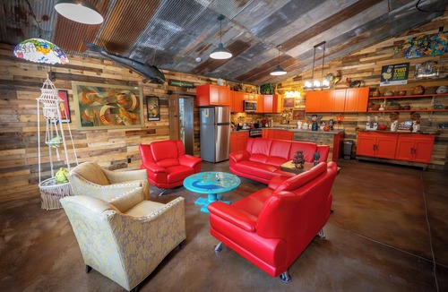 Mount Sterling Bed & Breakfast | Hermann Grain Bins BNB