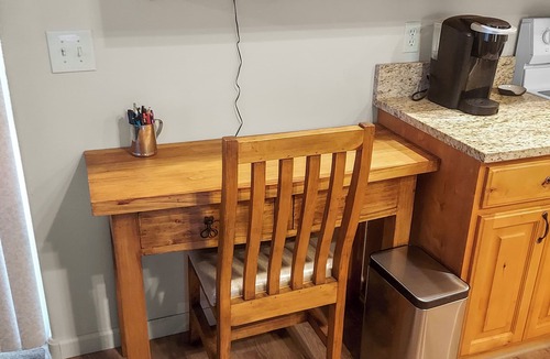 Montrose House | Hermosa Haven Pets Garage Desk