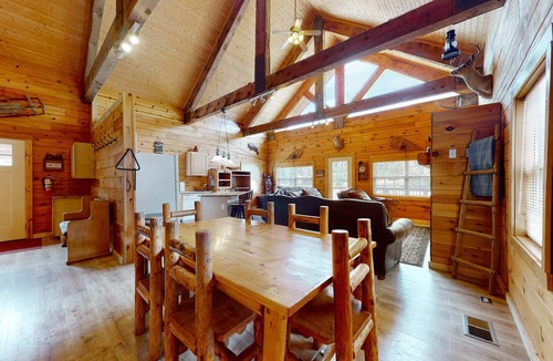 Red River Cabin | Hideaway on High - Mountain Views & Walk to Town