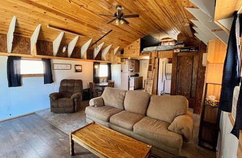 Custer Cabin | Hills Hideaway Tiny Cabin