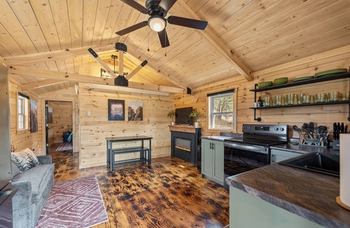Custer Cabin | Hilltop Hideway-BRAND NEW-Just minutes from Custer-Close to Off Road Trails!