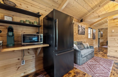 Custer Cabin | Hilltop Hideway-BRAND NEW-Just minutes from Custer-Close to Off Road Trails!
