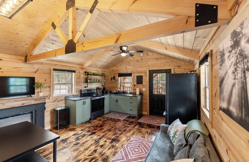 Custer Cabin | Hilltop Hideway-BRAND NEW-Just minutes from Custer-Close to Off Road Trails!