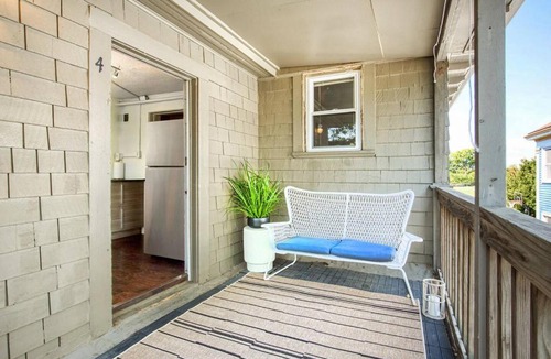 Southmoreland Apartment | Historic 1Bdrm - Parking - Walk to Restaurants & Westport!