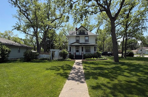 Gretna House | Historic 5 Bedroom Home – Perfect Family Getaway Near Omaha & Lincoln!