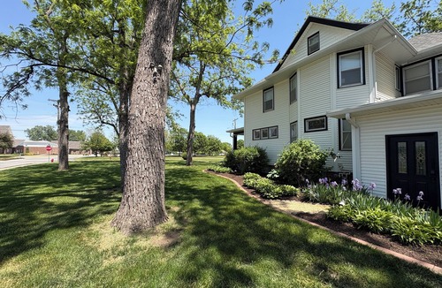 Gretna House | Historic 5 Bedroom Home – Perfect Family Getaway Near Omaha & Lincoln!