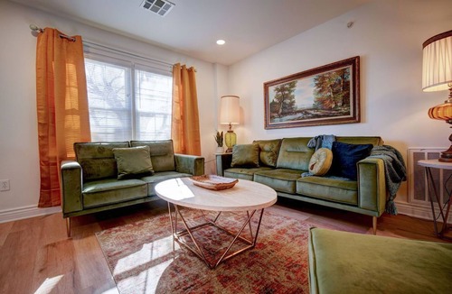Woodward Apartment | Historic 6 Unit Fully Furnished/All Inclusive Apartment Building
