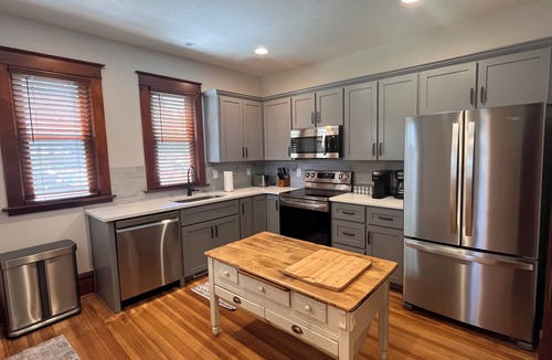 Gretna House | Historic Farmhouse Haven with quick access to 1-80 to enjoy Omaha or Lincoln