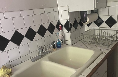 Near South Apartment | Historic Victorian - 2 queen size beds, with kitchen, WiFi, AC, TV.