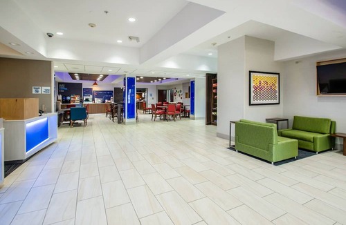 Olathe Hotel | Holiday Inn Express & Suites - Olathe South, an IHG Hotel