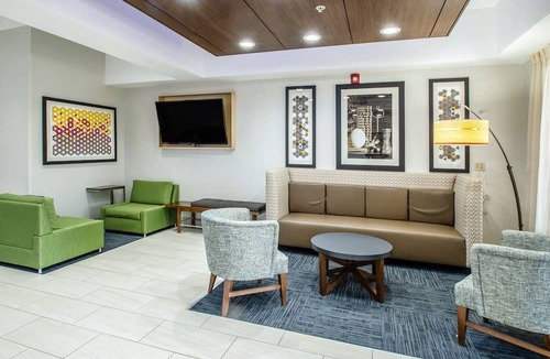 Olathe Hotel | Holiday Inn Express & Suites - Olathe South, an IHG Hotel
