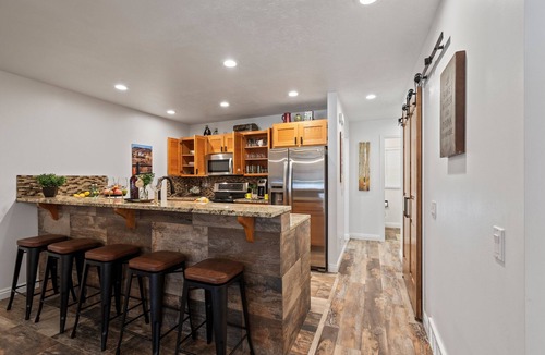 South Snyderville Basin House | Holiday Getaway - Centrally Located Park City Townhome with Private Hot Tub + Quail Meadows 23 (LT)