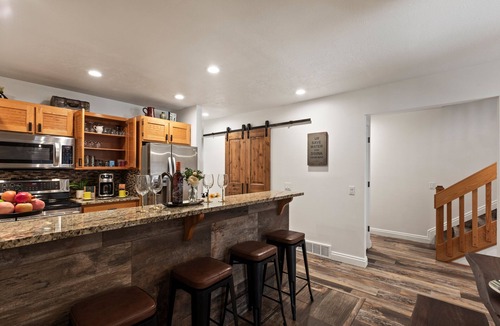 South Snyderville Basin House | Holiday Getaway - Centrally Located Park City Townhome with Private Hot Tub + Quail Meadows 23 (LT)