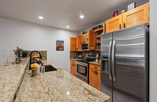 South Snyderville Basin House | Holiday Getaway - Centrally Located Park City Townhome with Private Hot Tub + Quail Meadows 23 (LT)