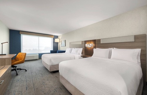 Bucyrus Hotel | Holiday Inn Express & Suites Overland Park South