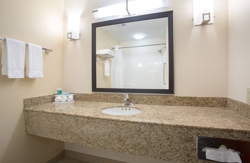 Concordia Hotel | Holiday Inn Express Hotel & Suites Concordia by IHG