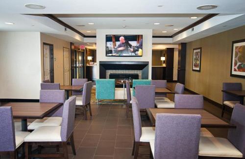 Greenwich Hotel | Holiday Inn Express Hotel & Suites Wichita Northeast by IHG