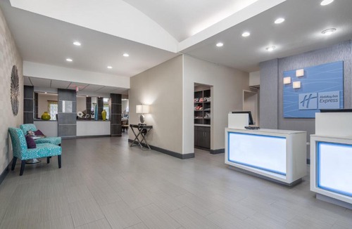 Ames Hotel | Holiday Inn Express Hotel & Suites Ames by IHG