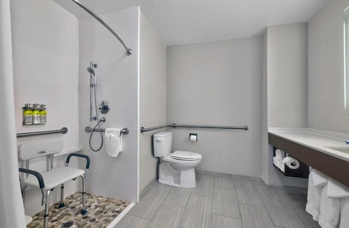 Grandview Hotel | Holiday Inn Express Hotel & Suites Kansas City - Grandview by IHG