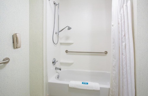 I-435 West KC-KS Hotel | Holiday Inn Express Kansas City - at the Legends! by IHG