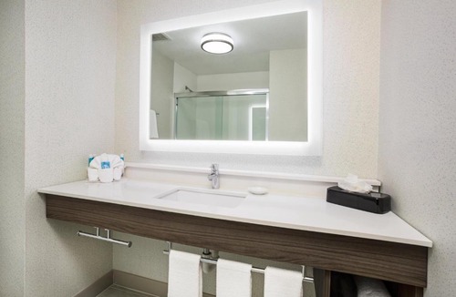 I-435 West KC-KS Hotel | Holiday Inn Express Kansas City - at the Legends! by IHG