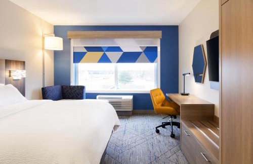 Pratt Hotel | Holiday Inn Express Pratt by IHG