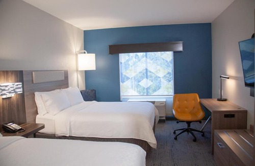 Overland Park Hotel | Holiday Inn Express & Suites Overland Park by IHG