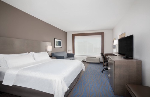 Great Bend Hotel | Holiday Inn Express & Suites Great Bend by IHG