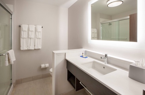 Oak Grove Hotel | Holiday Inn Express & Suites Kansas City - Oak Grove I-70 by IHG