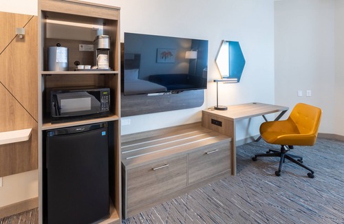 Meridian Hotel | Holiday Inn Express & Suites Englewood Denver South by IHG