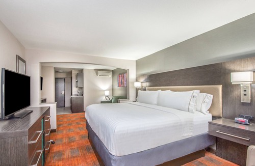 Shawnee Hotel | Holiday Inn Express & Suites Shawnee-Kansas City West by IHG