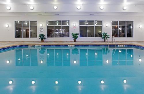 Buffalo Hotel | Holiday Inn Express & Suites Buffalo by IHG