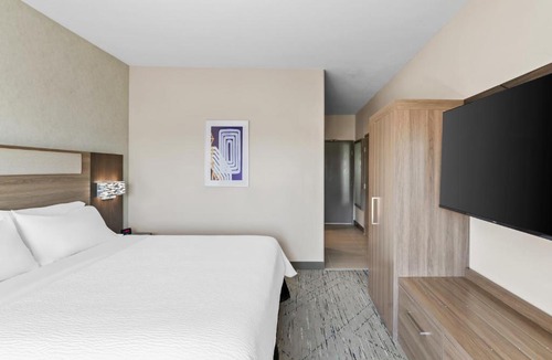 Council Bluffs Hotel | Holiday Inn Express Hotel & Suites Council Bluffs - Convention Center Area by IHG