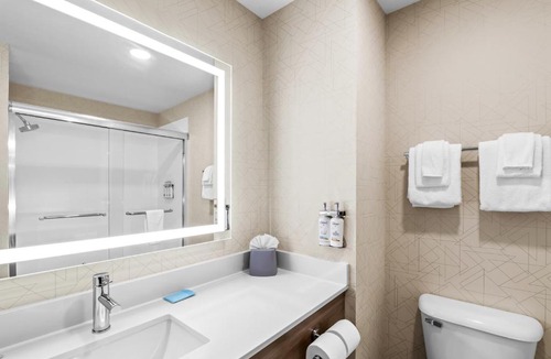 Council Bluffs Hotel | Holiday Inn Express Hotel & Suites Council Bluffs - Convention Center Area by IHG