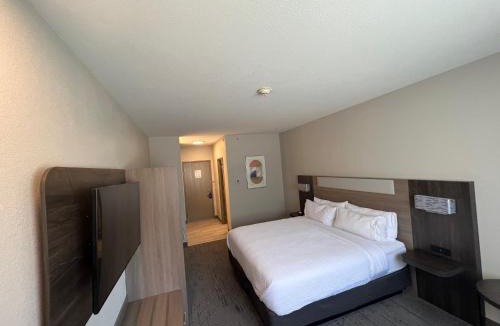 Park City Hotel | Holiday Inn Express - Wichita North - Park City by IHG