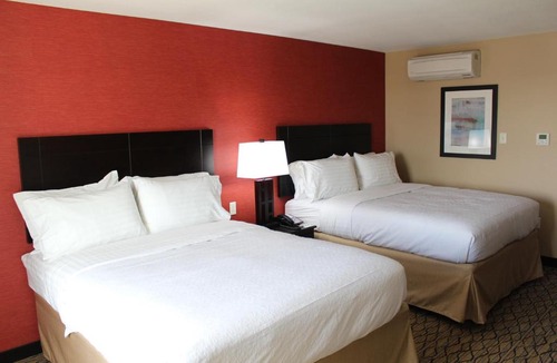 Salina Hotel | Holiday Inn Salina by IHG