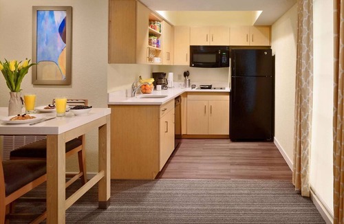 Schaumburg Hotel | Home Away from Home! Budget-friendly Accommodation! Pets Allowed, Pool, Parking