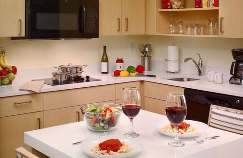Schaumburg Hotel | Home Away from Home! Budget-friendly Accommodation! Pets Allowed, Pool, Parking