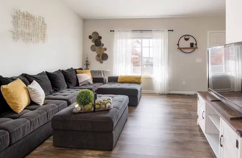 West Des Moines House | Home-away-from-home, Entire home in West Des Moines, Iowa