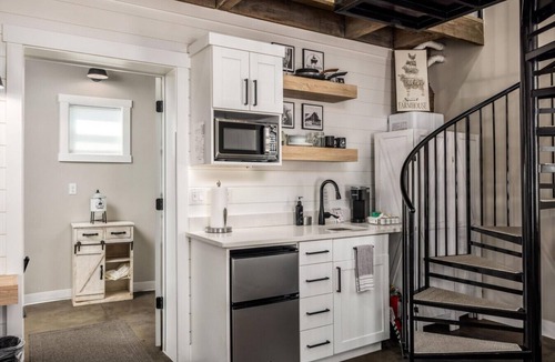 La Verkin Cabin | Honeymoon Silo Suite/Walk to Zion Hot Springs