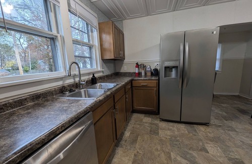 Marion House | Hook, Wine & Sinker - 2Bed/1Bath