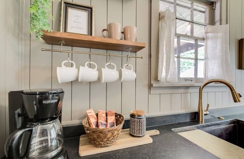 Manhattan House | Hot tub, 4bd Family Home - Bertrand Cottage