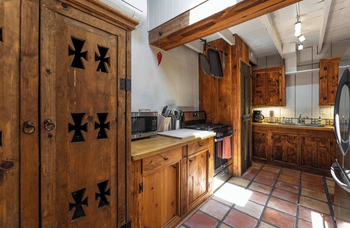 Tesuque House | Hot tub and Outdoor Dining, Charming Tesuque Home