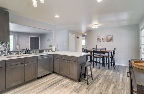 Lamar Heights Area House | Hot Tub, Pool Table, BBQ Patio, Yard Games