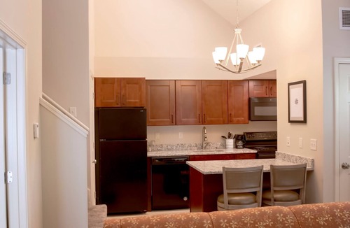 Lincoln Apartment | Hotel Family Loft Suite. 1K2Q Washer/Dryer. 10 min to downtown!