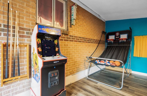 Twin Lakes House | HotTub PS5 GameRoom Theater PoolTable 420