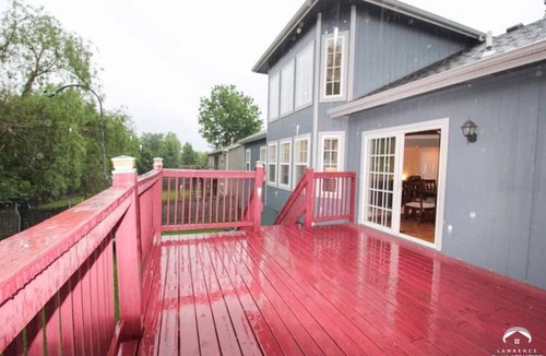 Lawrence House | House with walkout rooms to the yard. All new appliances