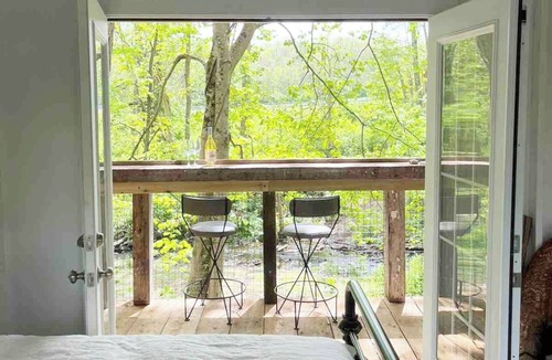 Hyde Park Cabin | Hudson Valley Treehouse With Outdoor Bathtub