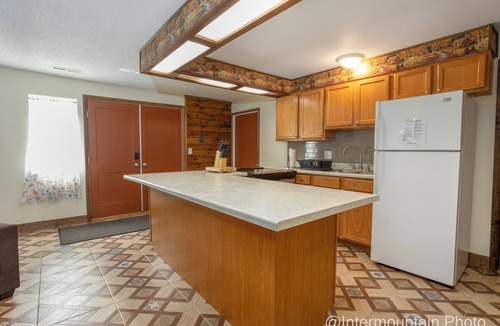 Hudson House | Huge Country Walk Out Basement Apartment
